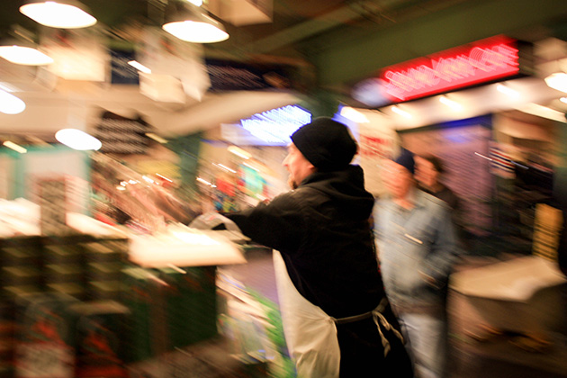 Pike Place fish throwing